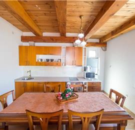 2 Bedroom Apartment with 2 Shared Pools, sleeps 4